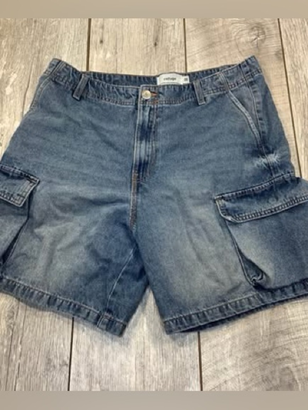 Refuge women’s cargo Jean shorts 
Medium wash  Size 9